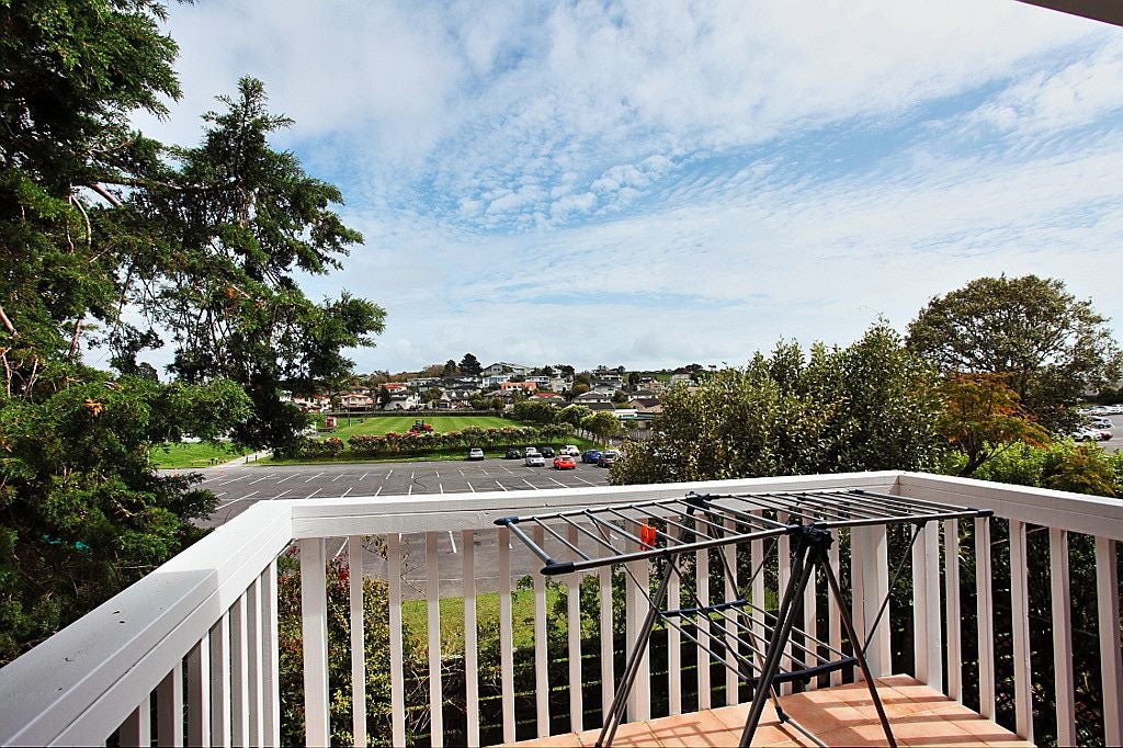 1/506 East Coast Road, Windsor Park, Auckland - Carousel 1
