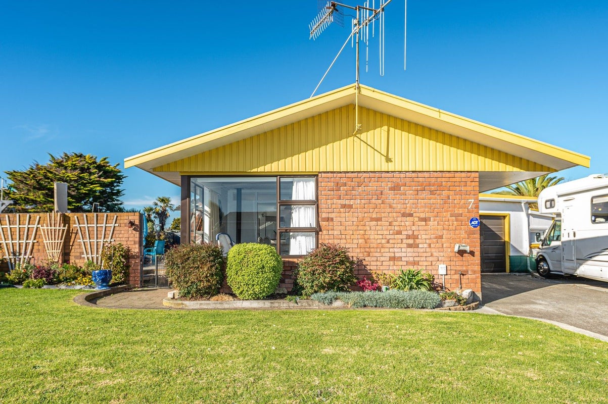 7 Exeter Crescent, Springvale, Whanganui - Carousel 1