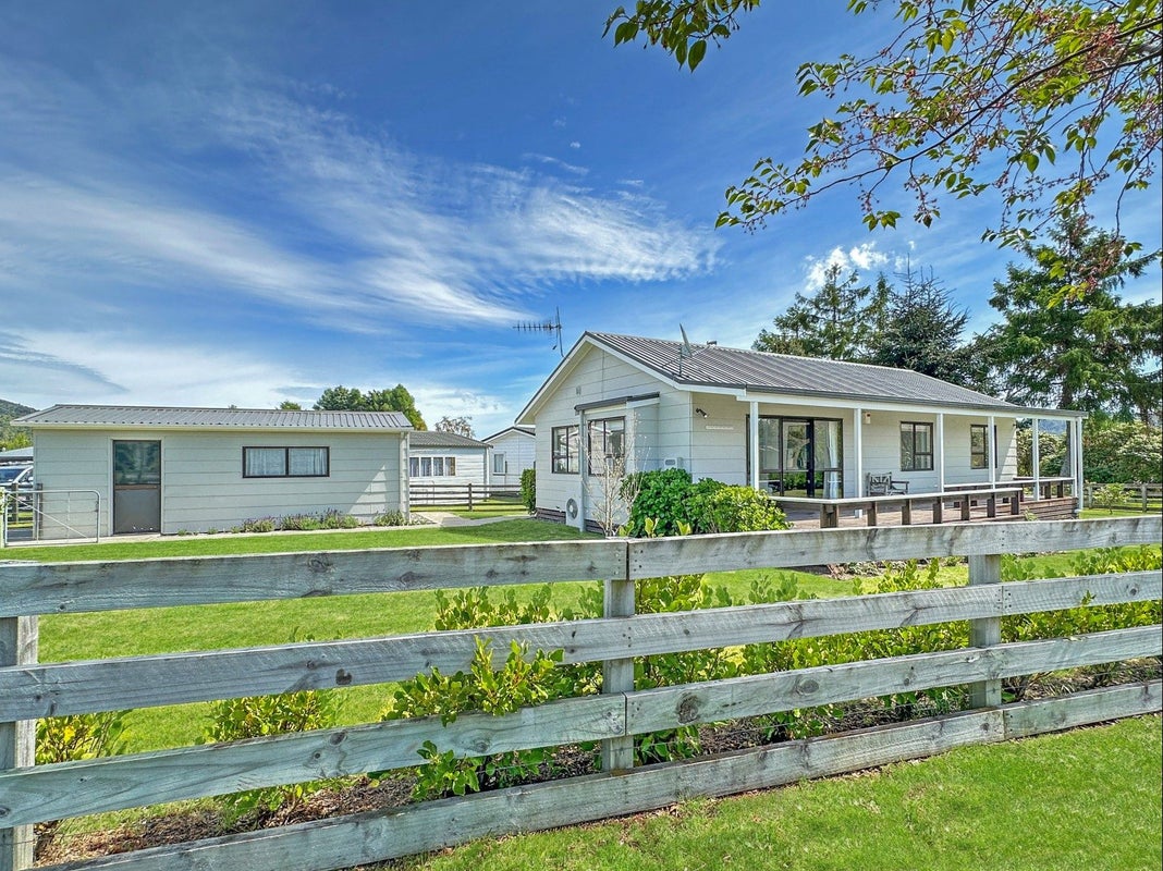 10 Antonia Place, Kinloch, Taupo - Carousel 24