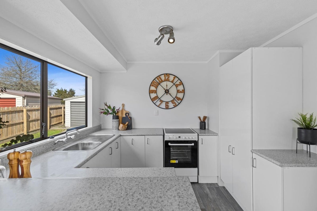 43 Balmerino Crescent, Pukete, Hamilton - Carousel 1