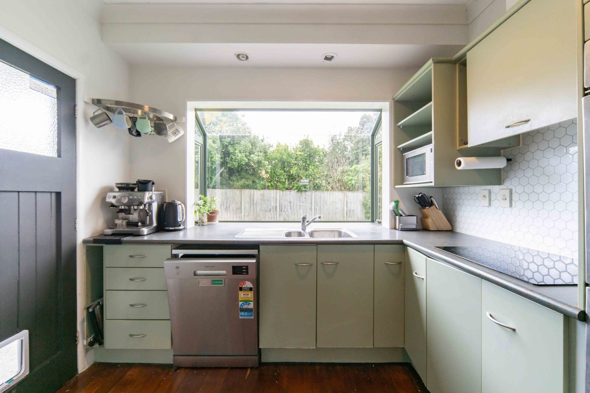 48 Braid Road, St Andrews, Hamilton - Carousel 1