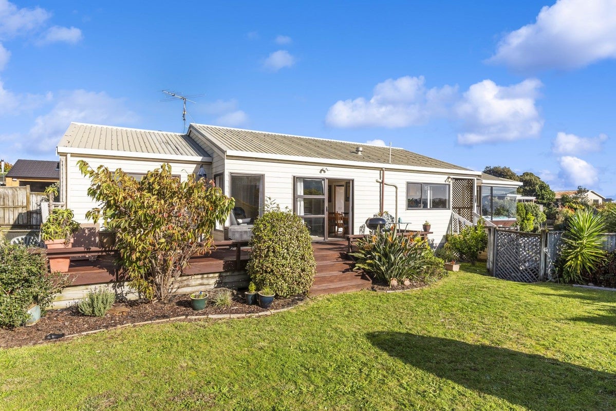 15 Pine Ridge Terrace, Waikanae Beach, Waikanae - Carousel 2