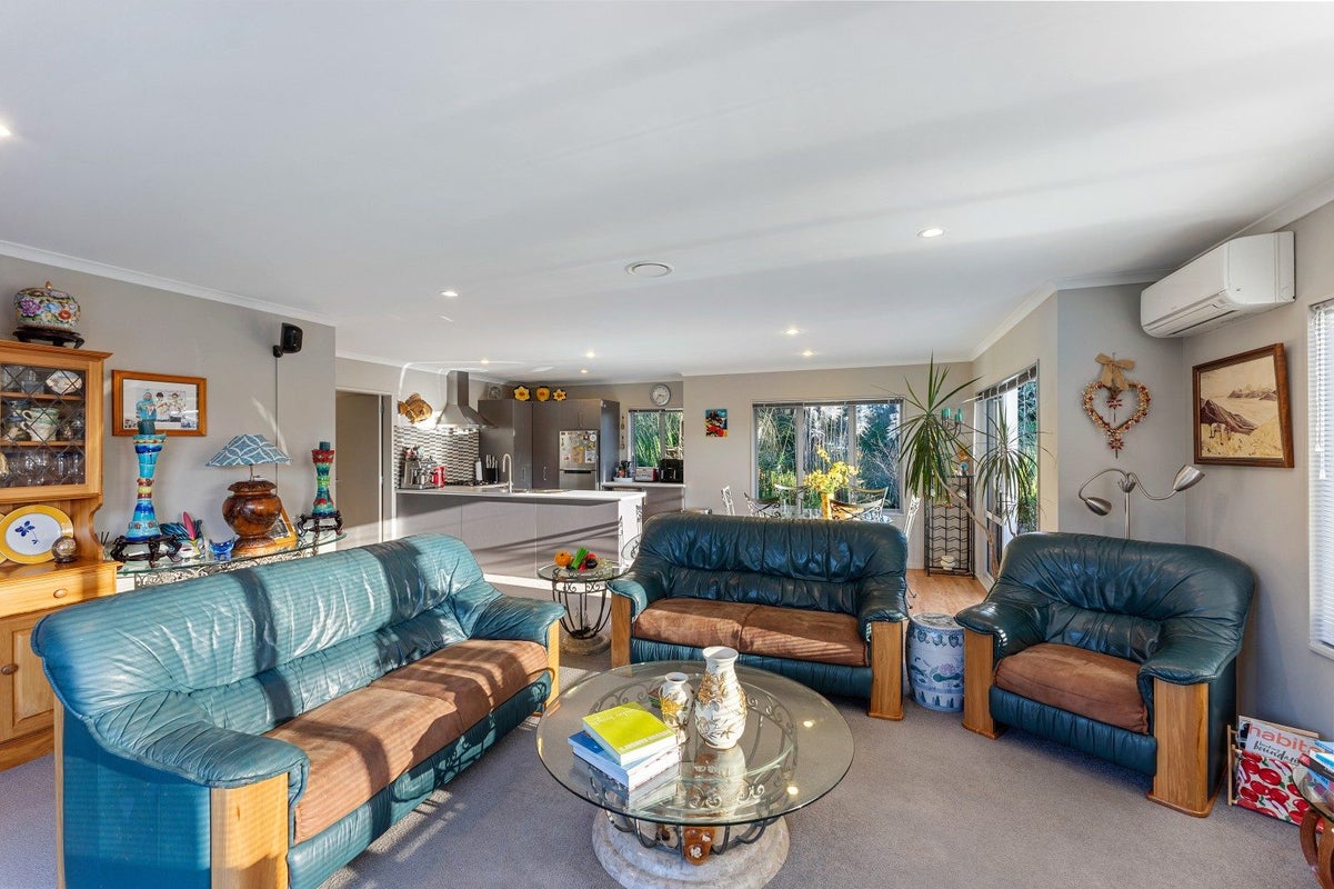 5 Byron Brown Place, Otaki Beach, Otaki - Carousel 2