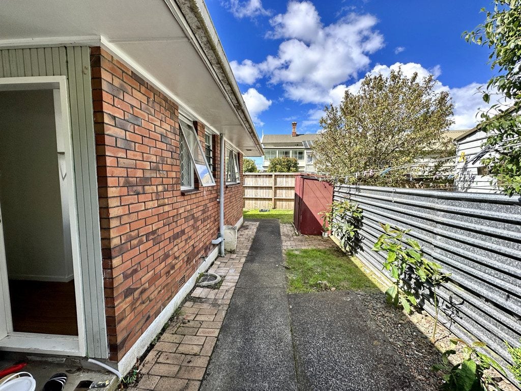 1/20 Poronui Street, Mount Eden, Auckland - Carousel 7