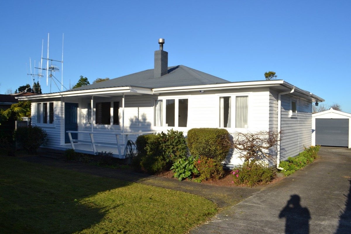 8 Collingwood Street, Judea, Tauranga - Carousel 1