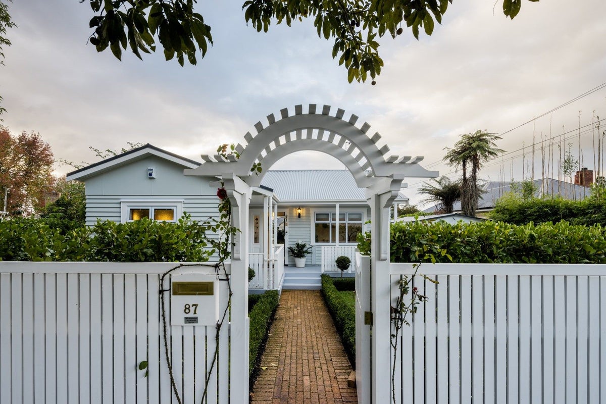 87 Cook Street, Hamilton East, Hamilton - Carousel 1
