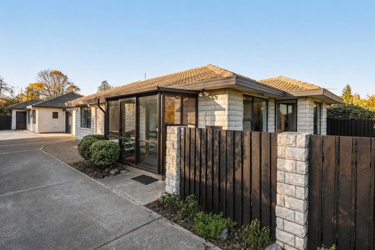 1/3 Arran Crescent, Woolston, Christchurch - Carousel 1
