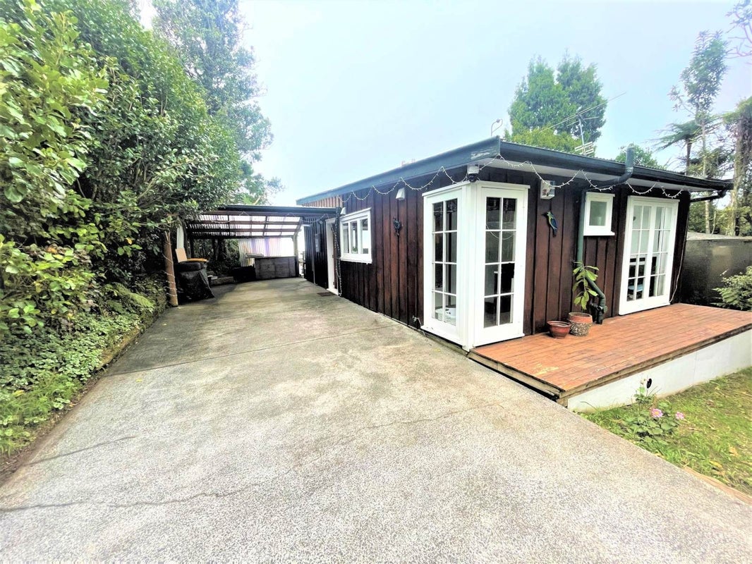 27A Quinns Road, Waiatarua, Auckland - Carousel 2