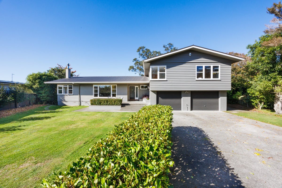 11 Squires Place, Awapuni, Palmerston North - Carousel 2