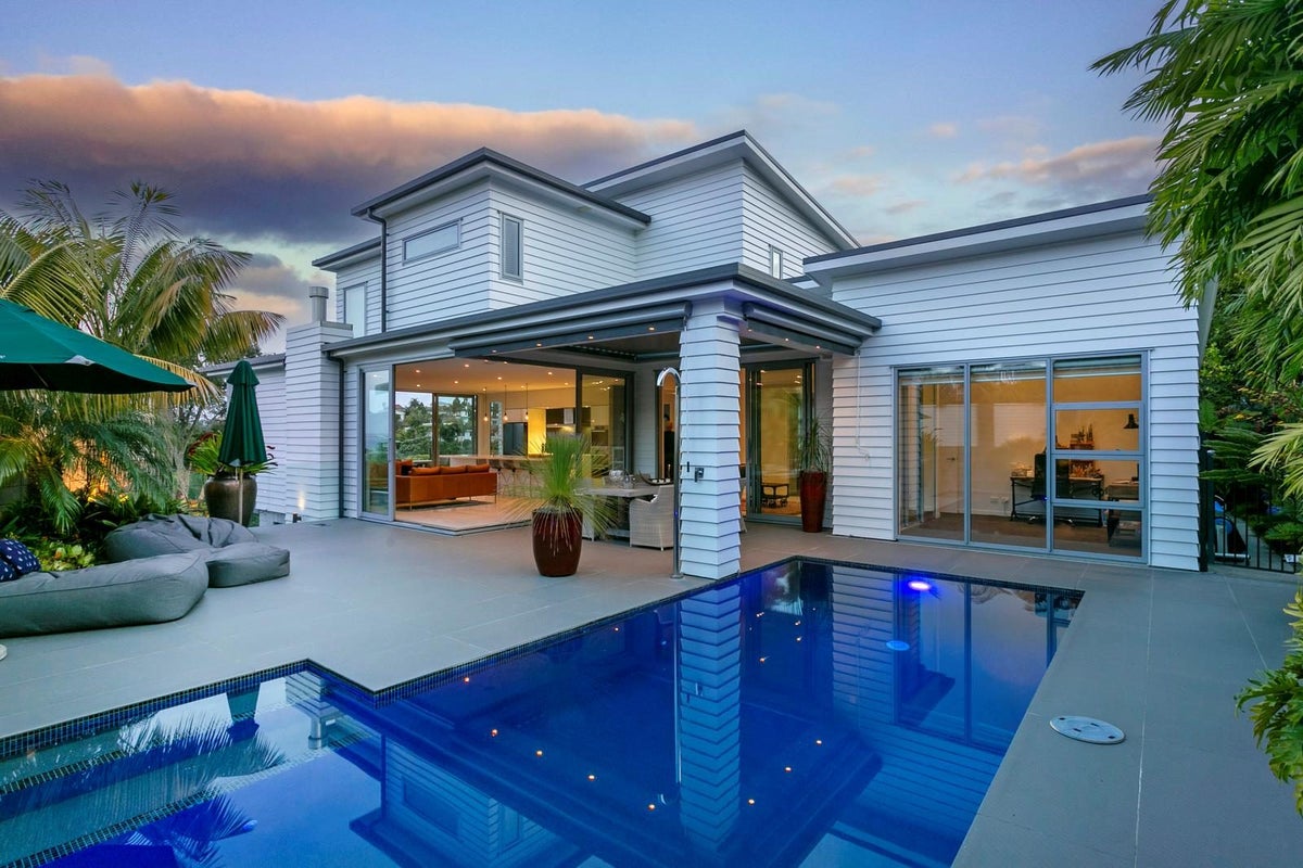 58A Peter Terrace, Castor Bay, Auckland - Carousel 1