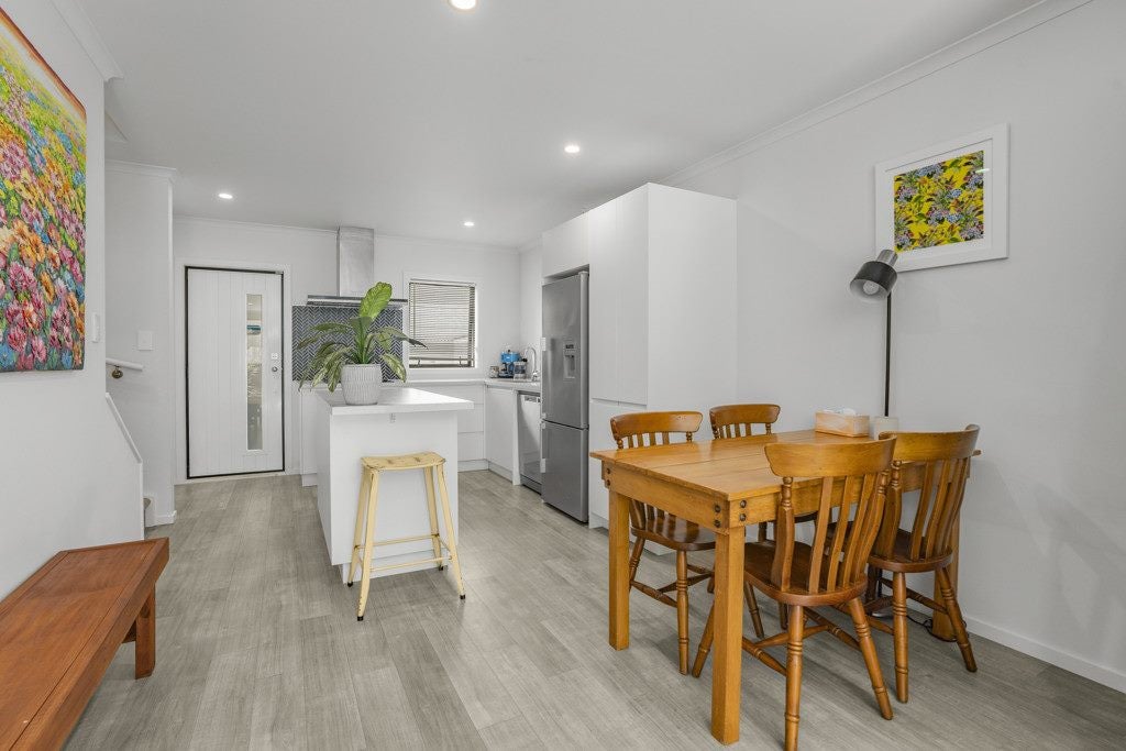 15/9 Surrey St, Tawa, Wellington - Carousel 2