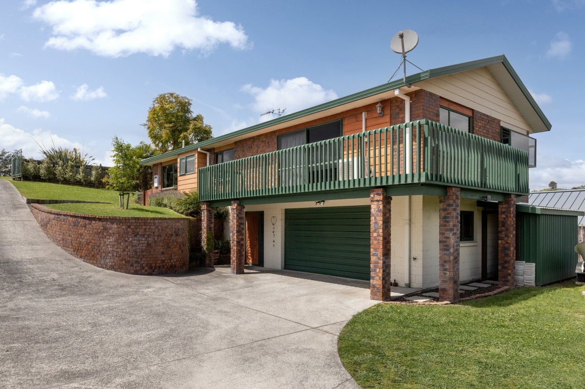 17 Vanderbilt Place, Welcome Bay, Tauranga - Carousel 1