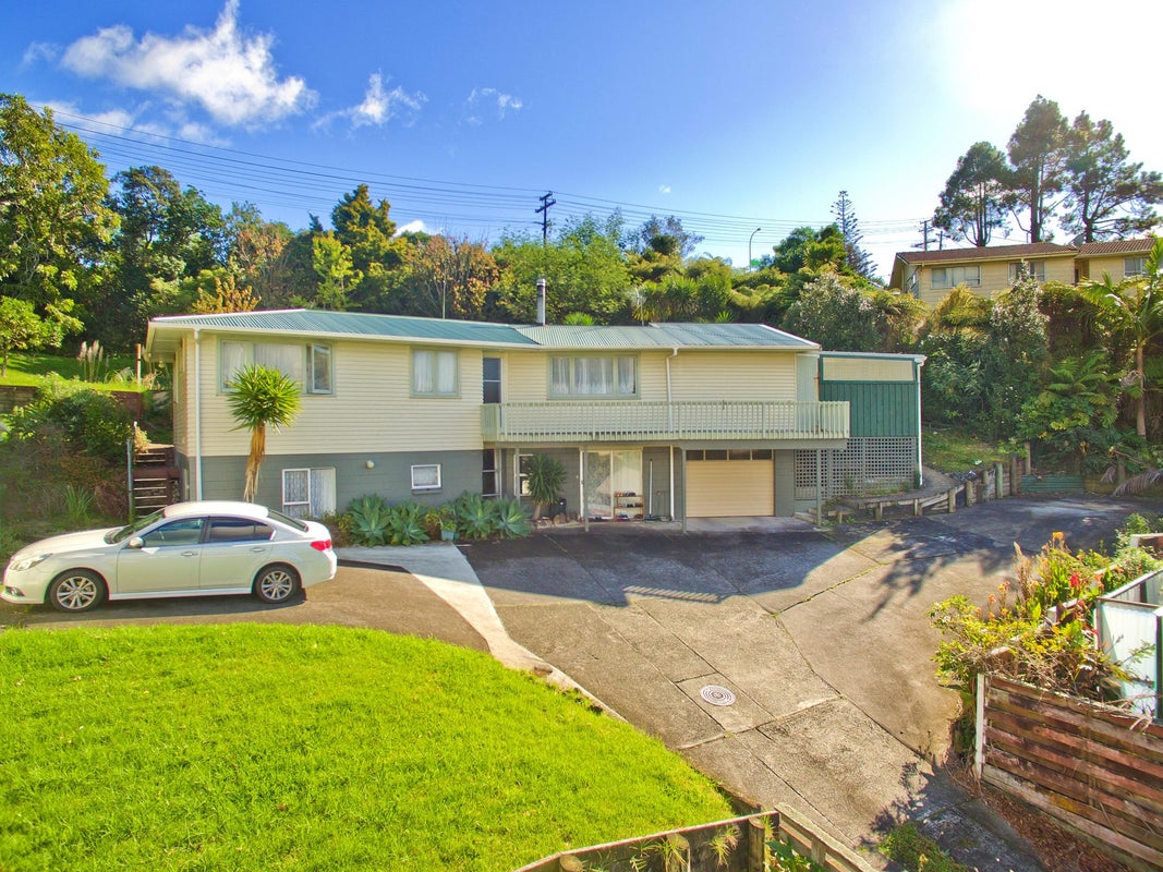 16 Cypress Place, Sunnynook, Auckland - Carousel 1