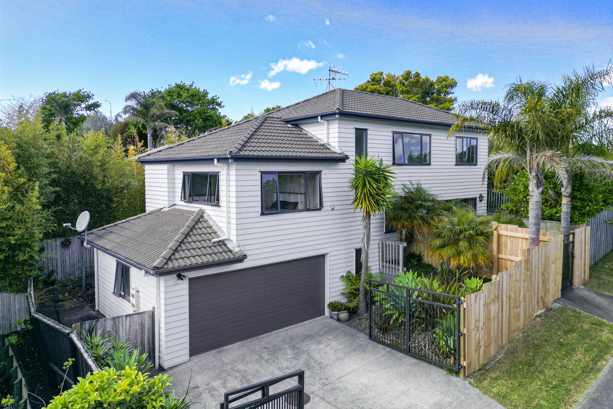 1 Mana Lane, Pinehill, Auckland - Carousel 1
