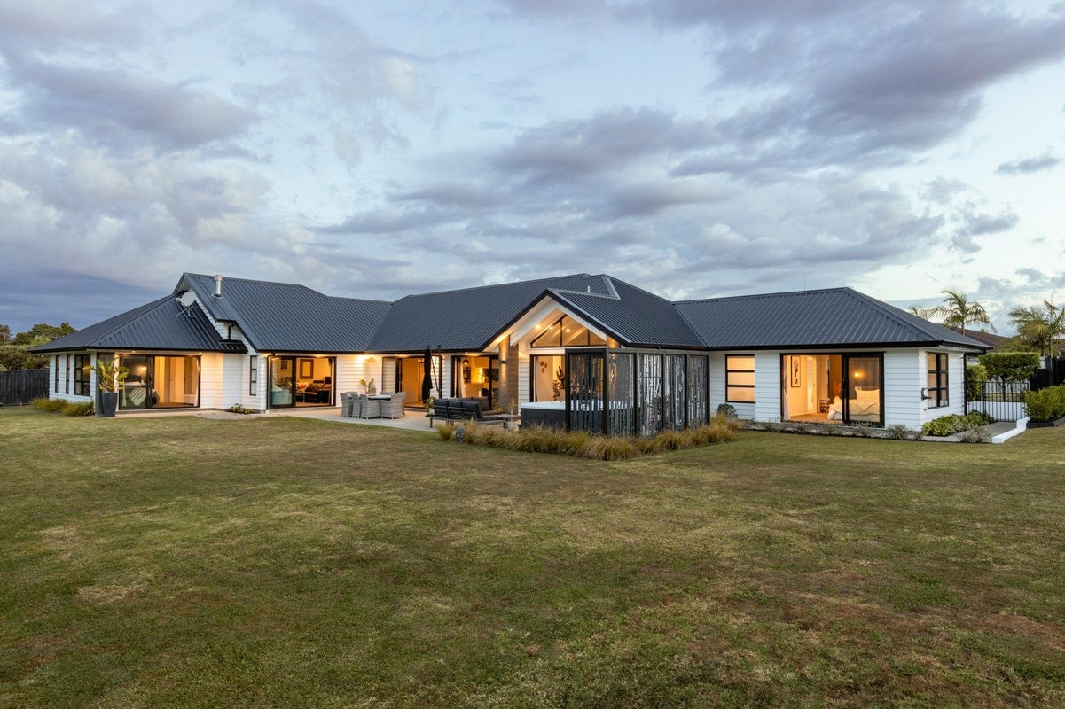 18 Parlane Drive, Huapai, Kumeu - Carousel 1
