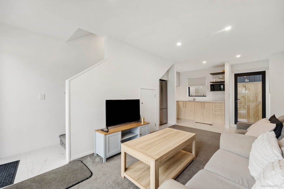 2/10 Willcott Street, Mount Albert, Auckland - Carousel 1