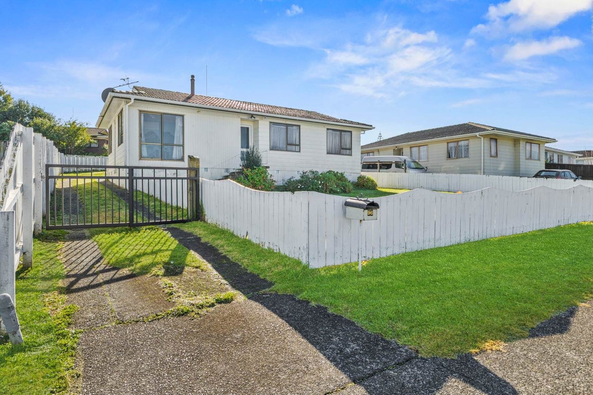 96 Hyperion Drive, Randwick Park, Auckland - Carousel 2