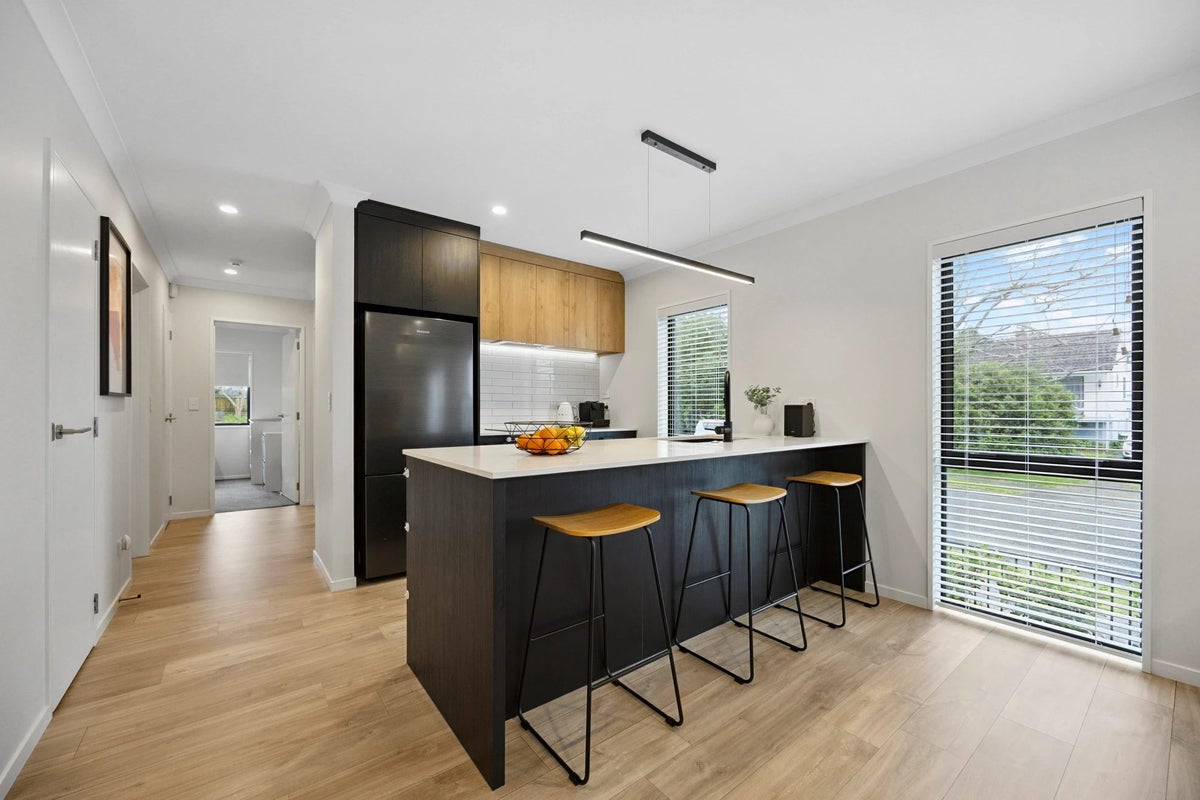 16A Cairngorm Place, Highland Park, Auckland - Carousel 2
