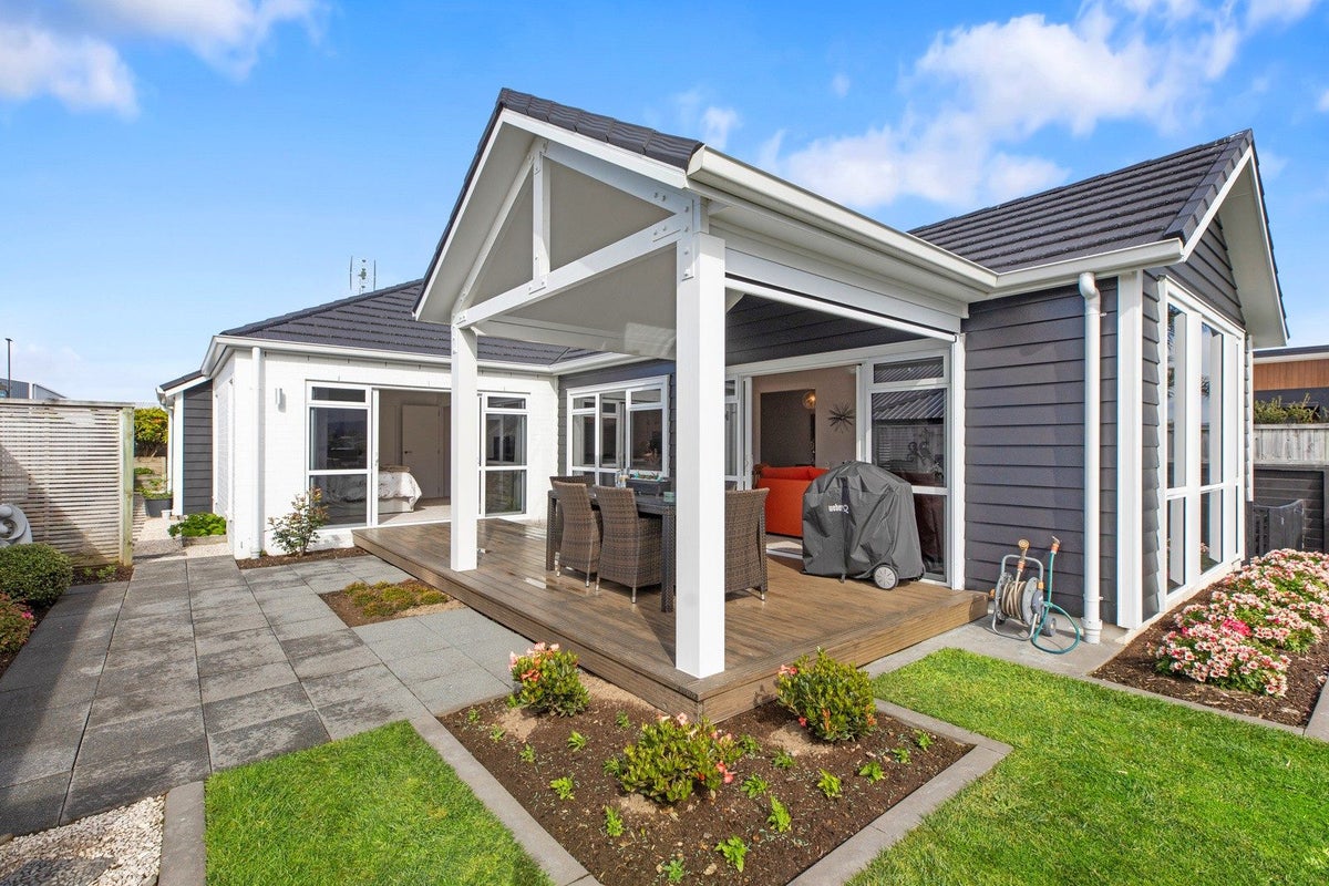 31 Benmore Crescent, Pyes Pa, Tauranga - Carousel 2