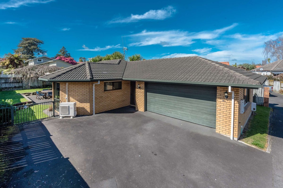 81A MacFarlane Street, Hamilton East, Hamilton - Carousel 1