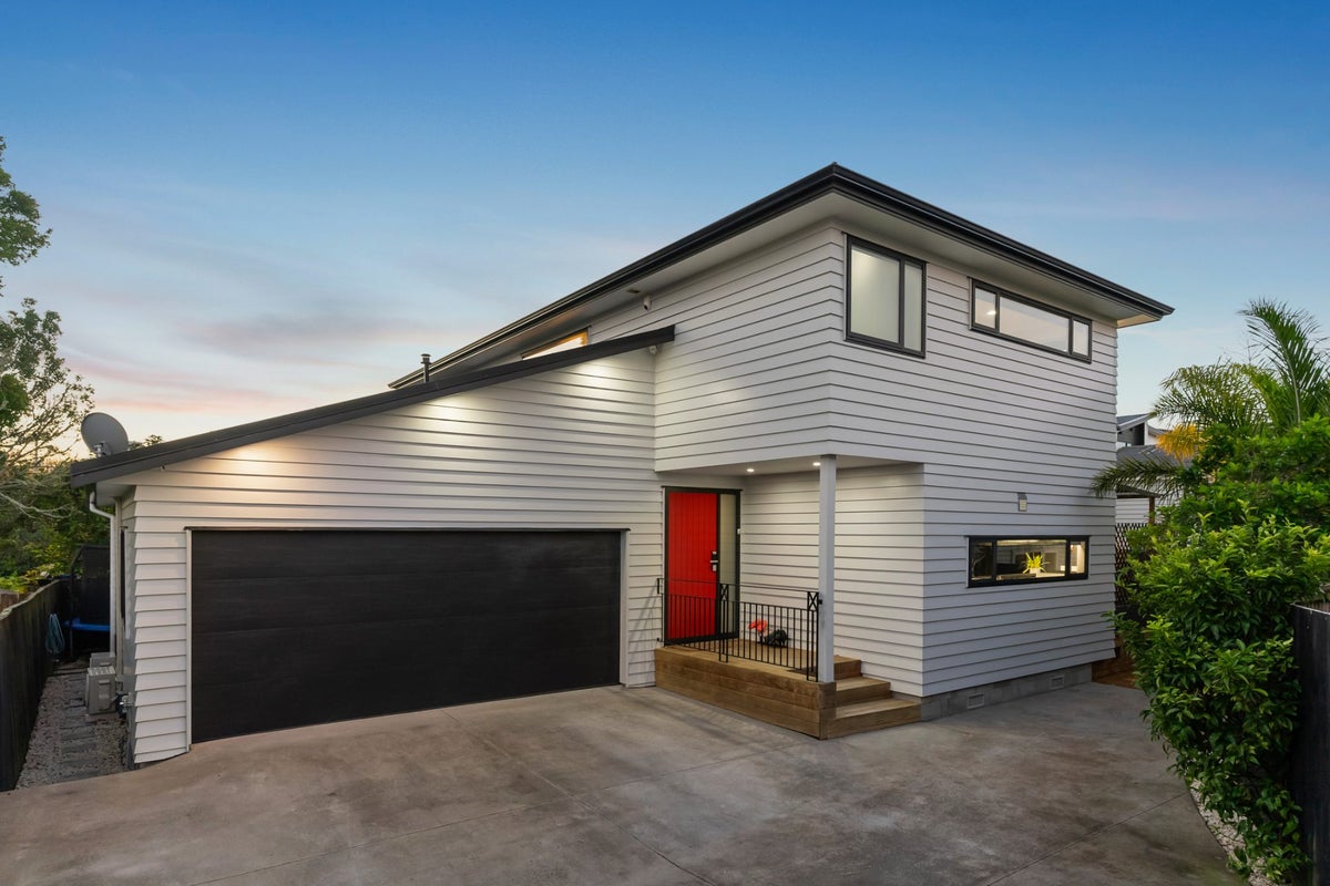 3B Edgerton Road, Te Atatu Peninsula, Auckland - Carousel 1