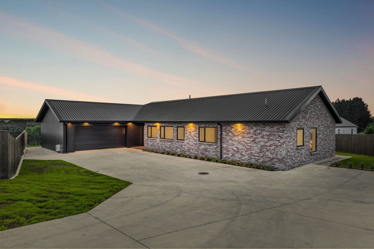 29 Tuscany Way, Fitzherbert, Palmerston North - Carousel 1