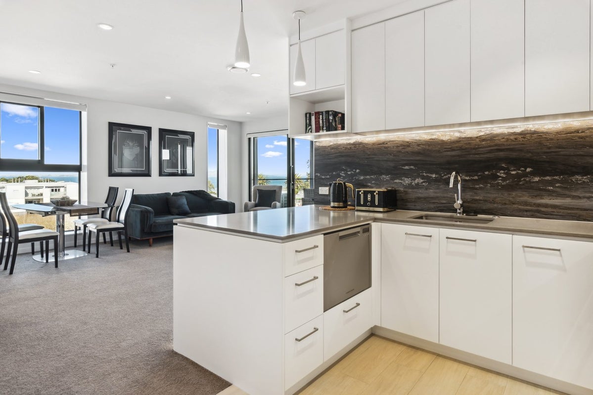 411/4 Bute Road, Browns Bay, Auckland - Carousel 1