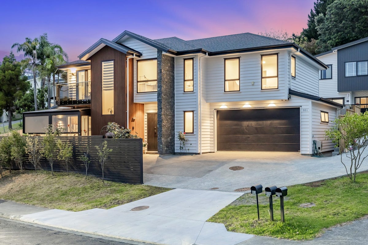60B Saddleback Rise, Murrays Bay, Auckland - Carousel 2
