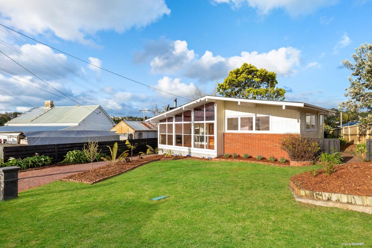 139 Verbena Road, Birkdale, Auckland - Carousel 2