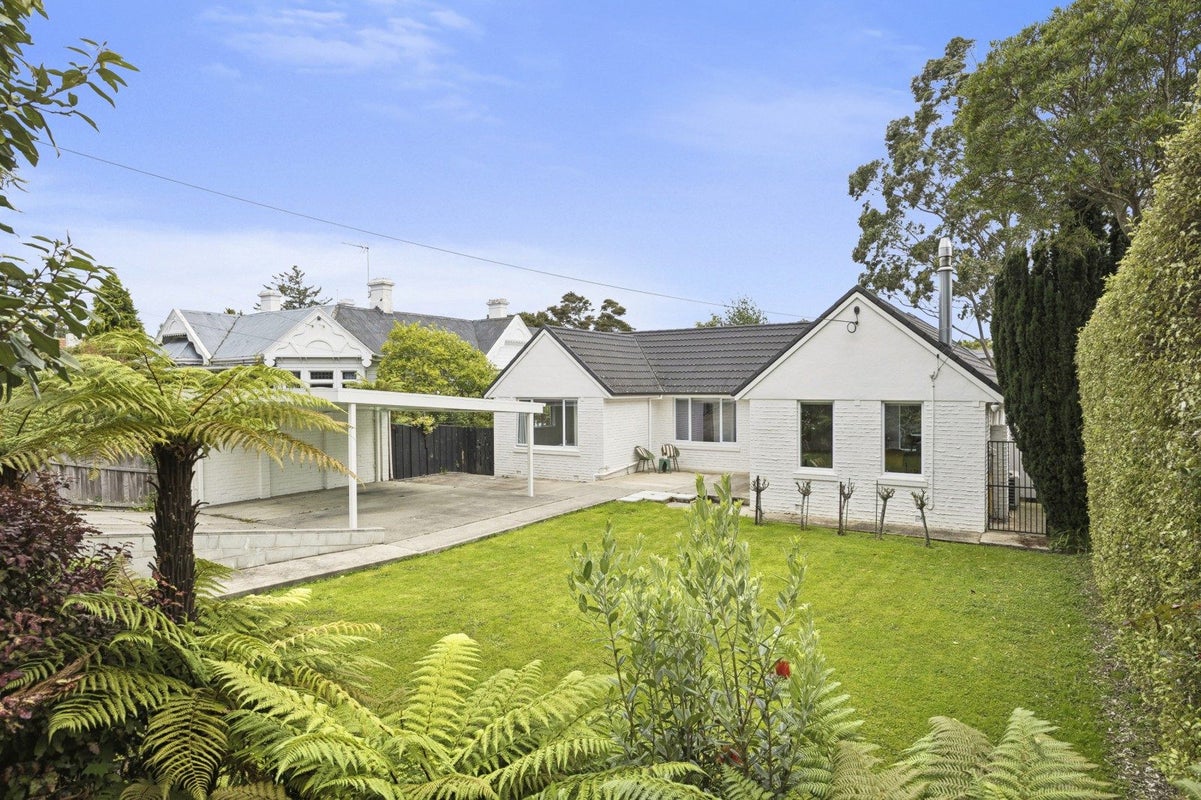 16 Grendon Street, Maori Hill, Dunedin - Carousel 1