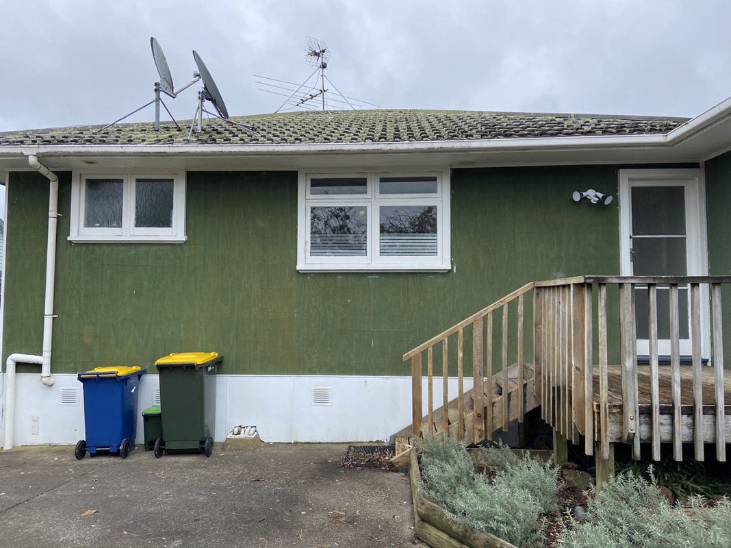 3 Tiroroa Avenue, Te Atatu South, Auckland - Carousel 2