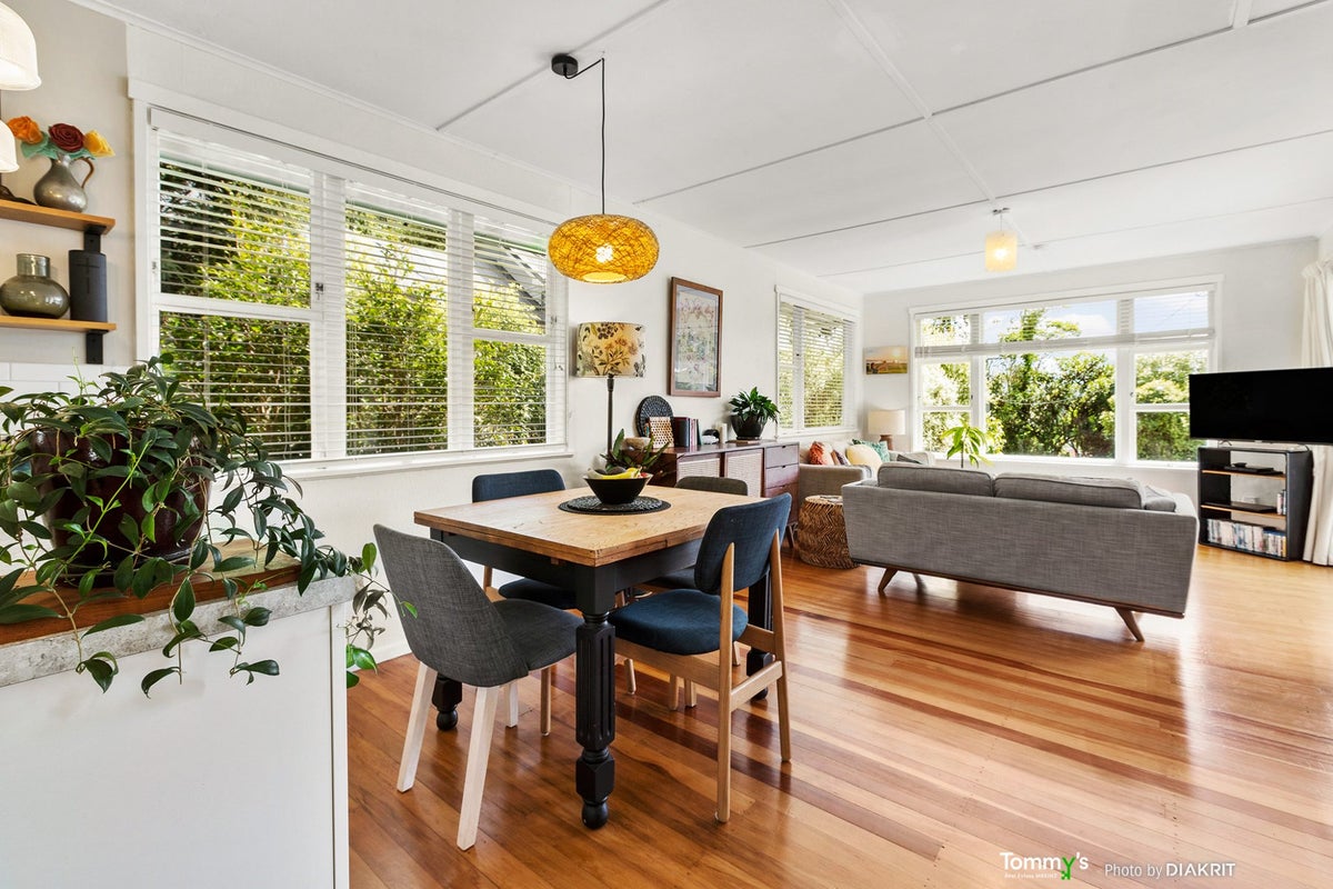11 Wrights Hill Road, Karori, Wellington - Carousel 2