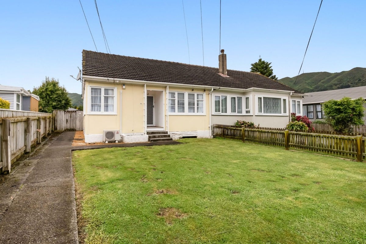 11 Cole Street, Naenae, Lower Hutt - Carousel 1