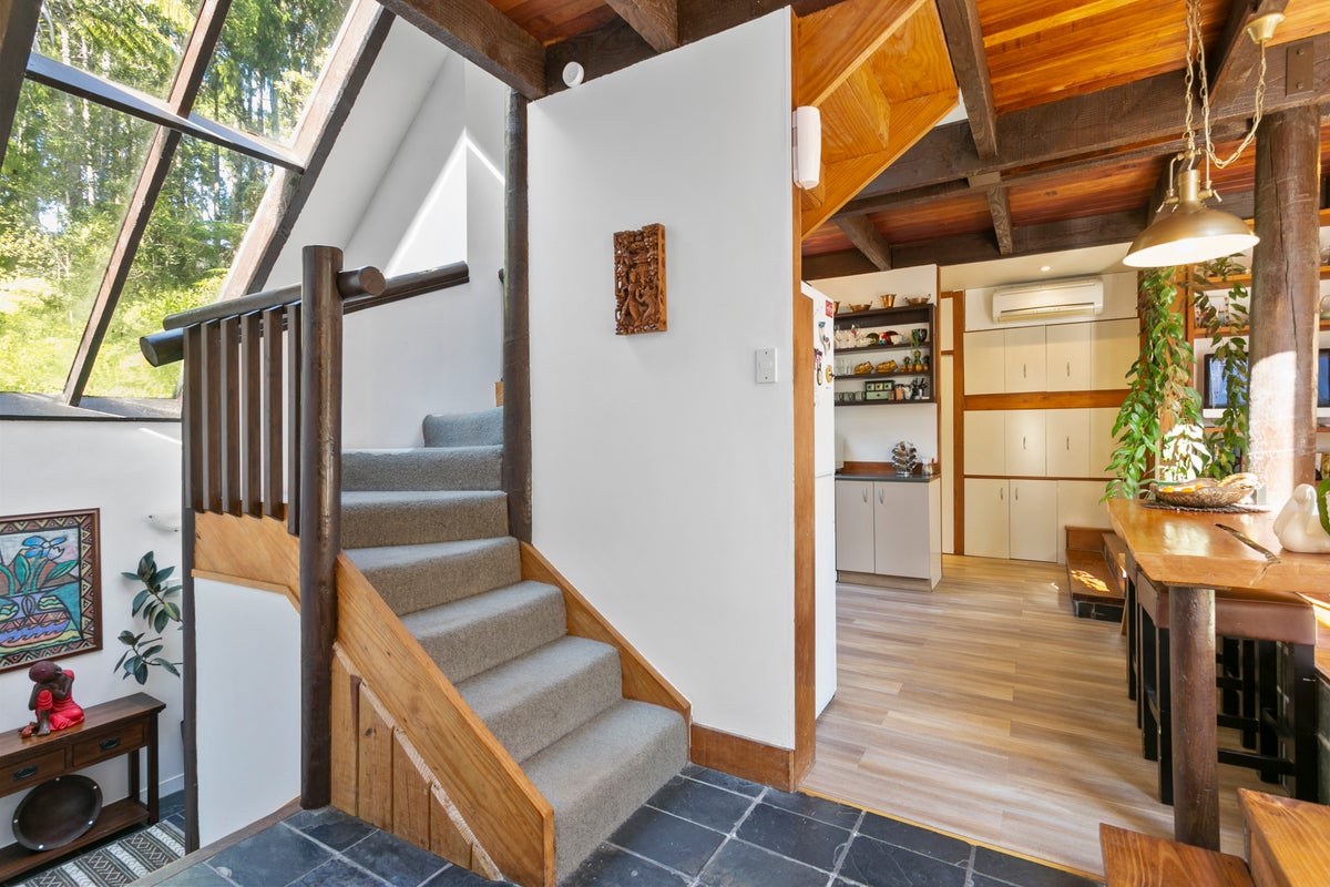 21 Kaurimu Rise, Titirangi, Auckland - Carousel 2