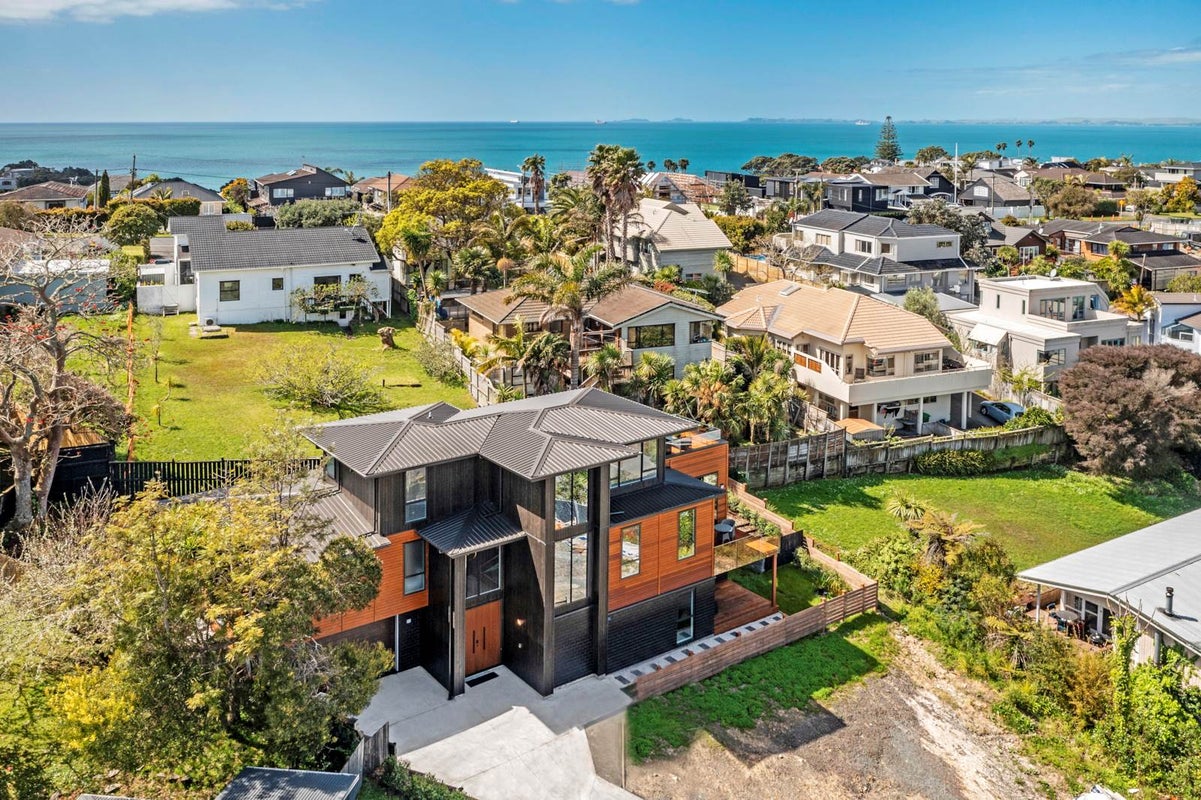545A Beach Road, Murrays Bay, Auckland - Carousel 1