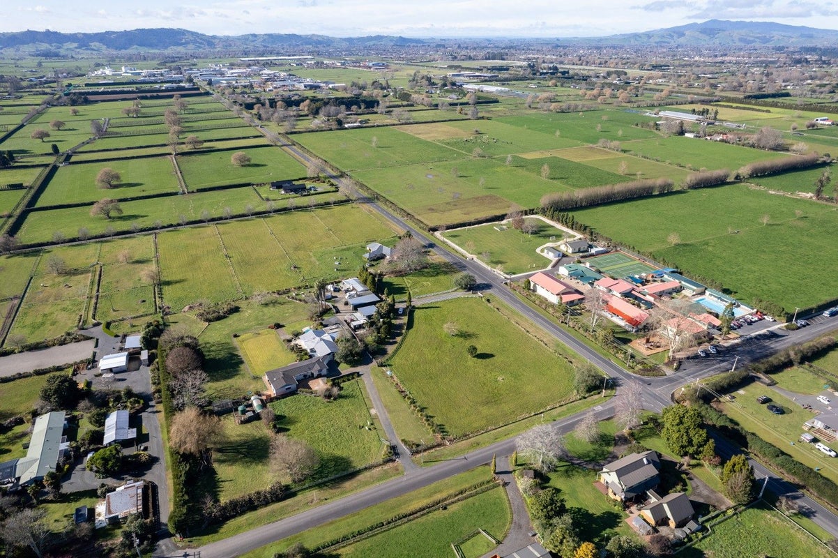 10 Broadmeadows Road, Pukemoremore, Hamilton - Carousel 33