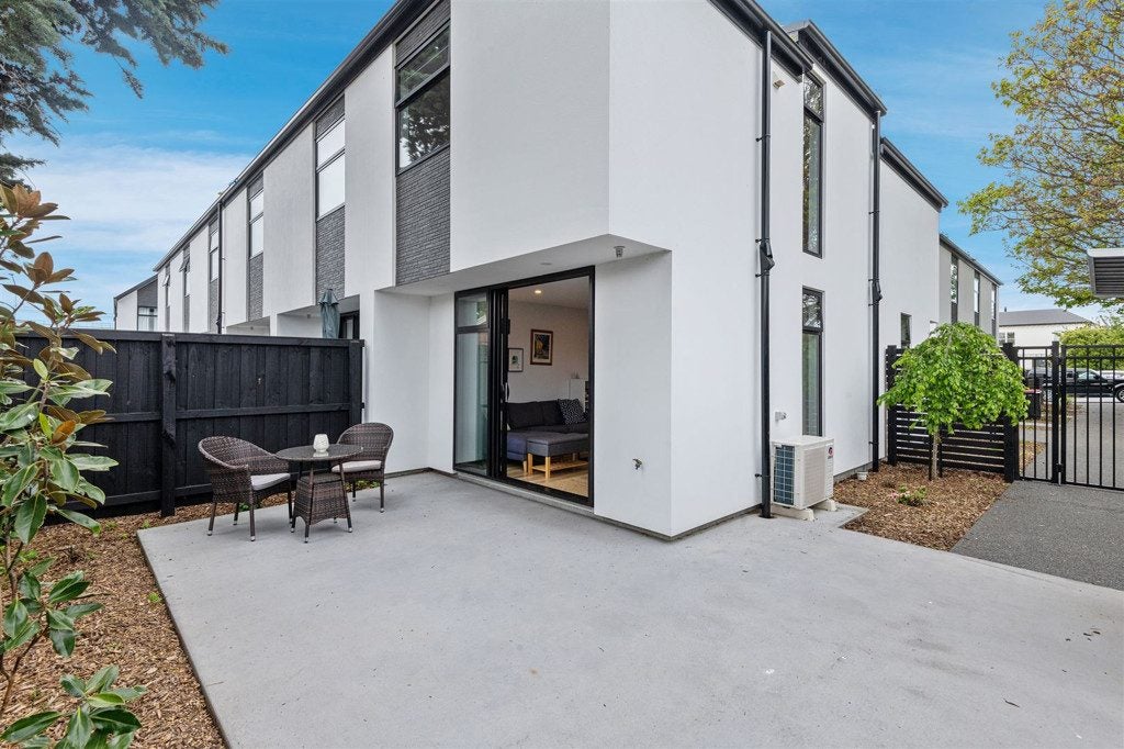 6/12 New Brighton Road, Shirley, Christchurch - Carousel 1