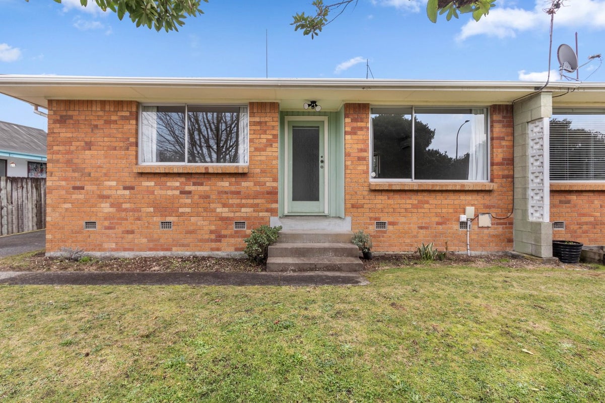 5A Kowhai Street, Hamilton Lake, Hamilton - Carousel 2
