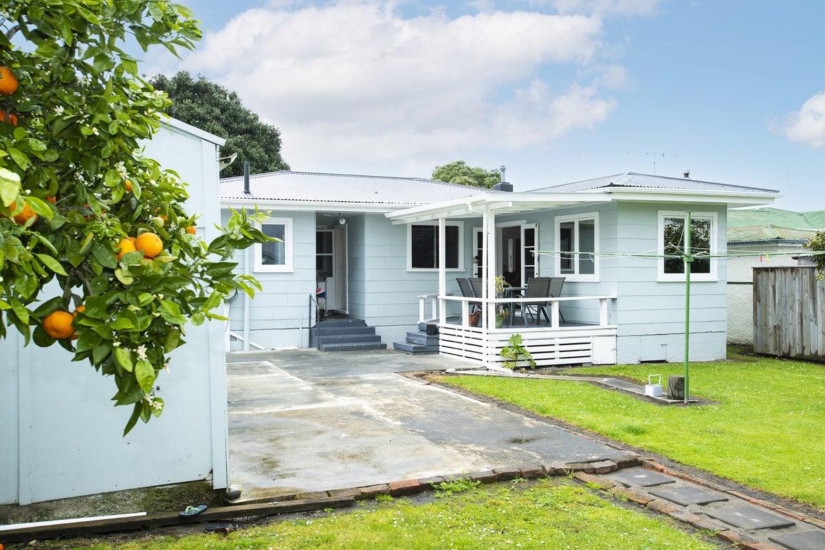 20 Pine Street, Mangapapa, Gisborne - Carousel 1