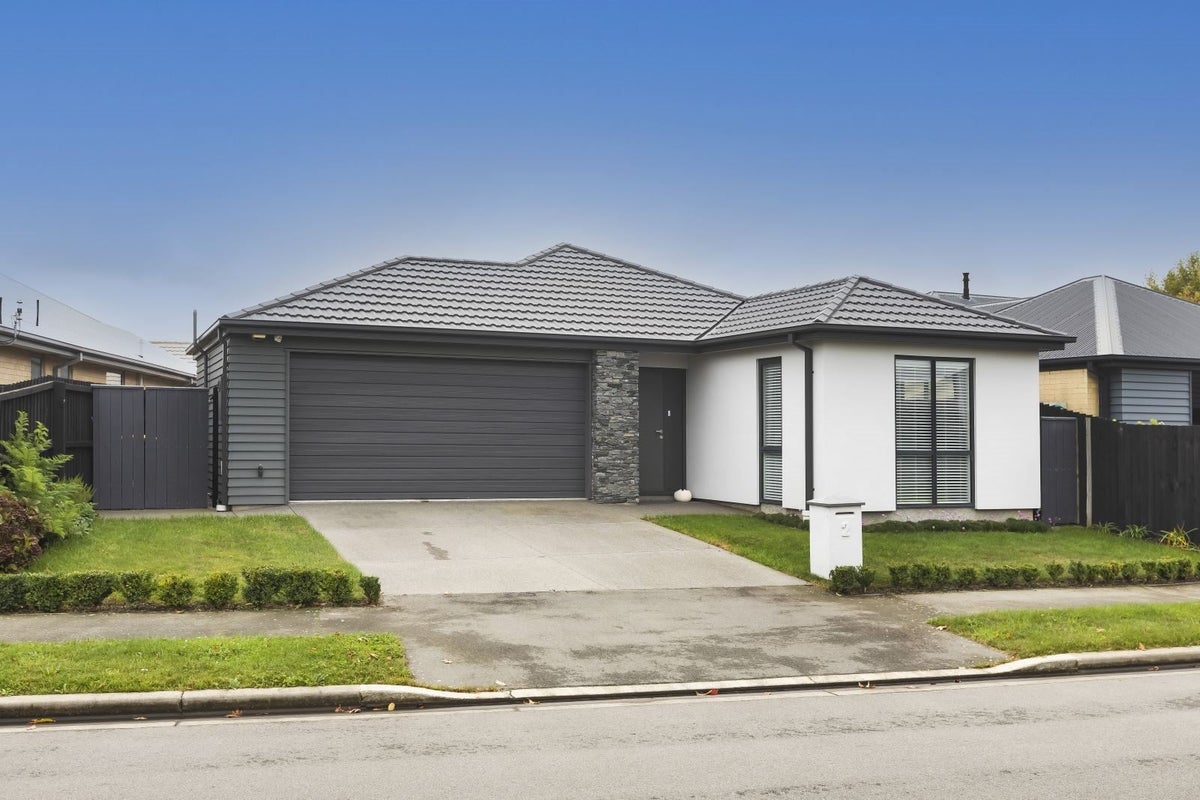 2 Strone Close, Broomfield, Christchurch - Carousel 1