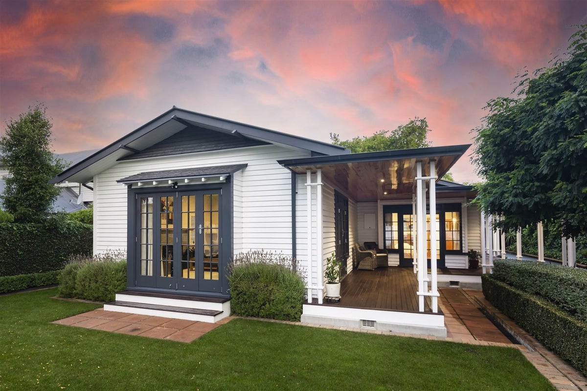 83 St Andrews Square, Strowan, Christchurch - Carousel 1