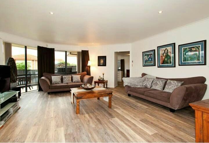 19 Crimson Park, Oteha, Auckland - Carousel 2