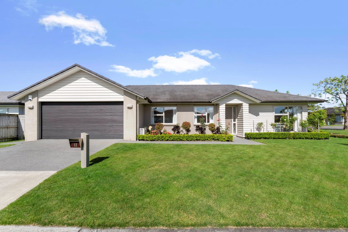12 Strathaven Road, Wattle Downs, Auckland - Carousel 1