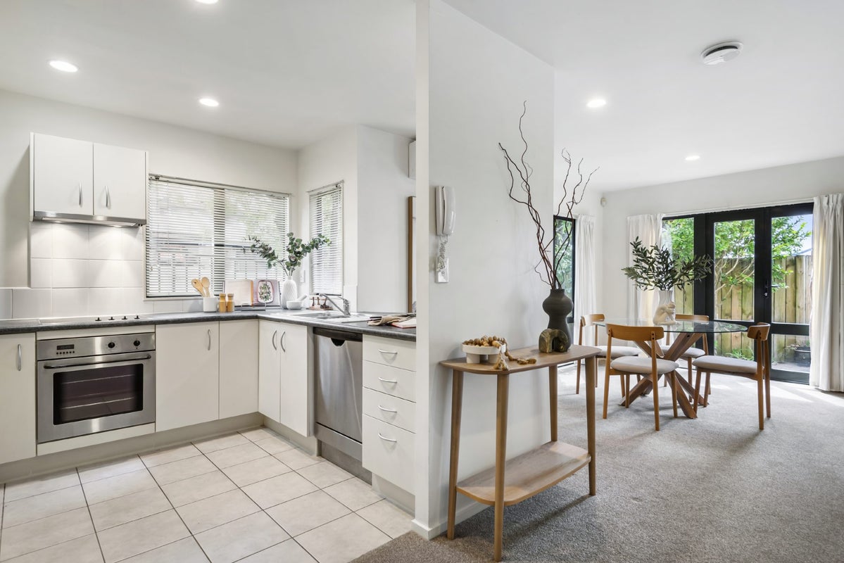 1/26 Pannill Place, Oteha, Auckland - Carousel 1