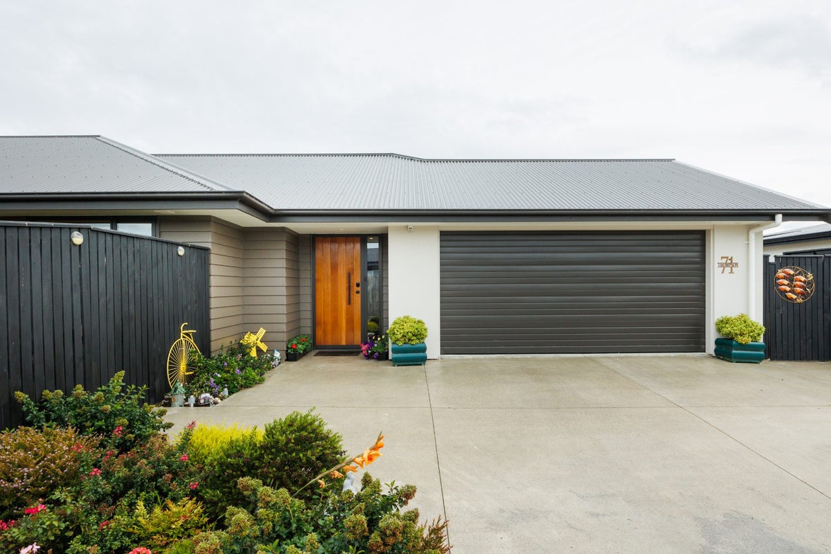 71 Johnstone Drive, Fitzherbert, Palmerston North - Carousel 21