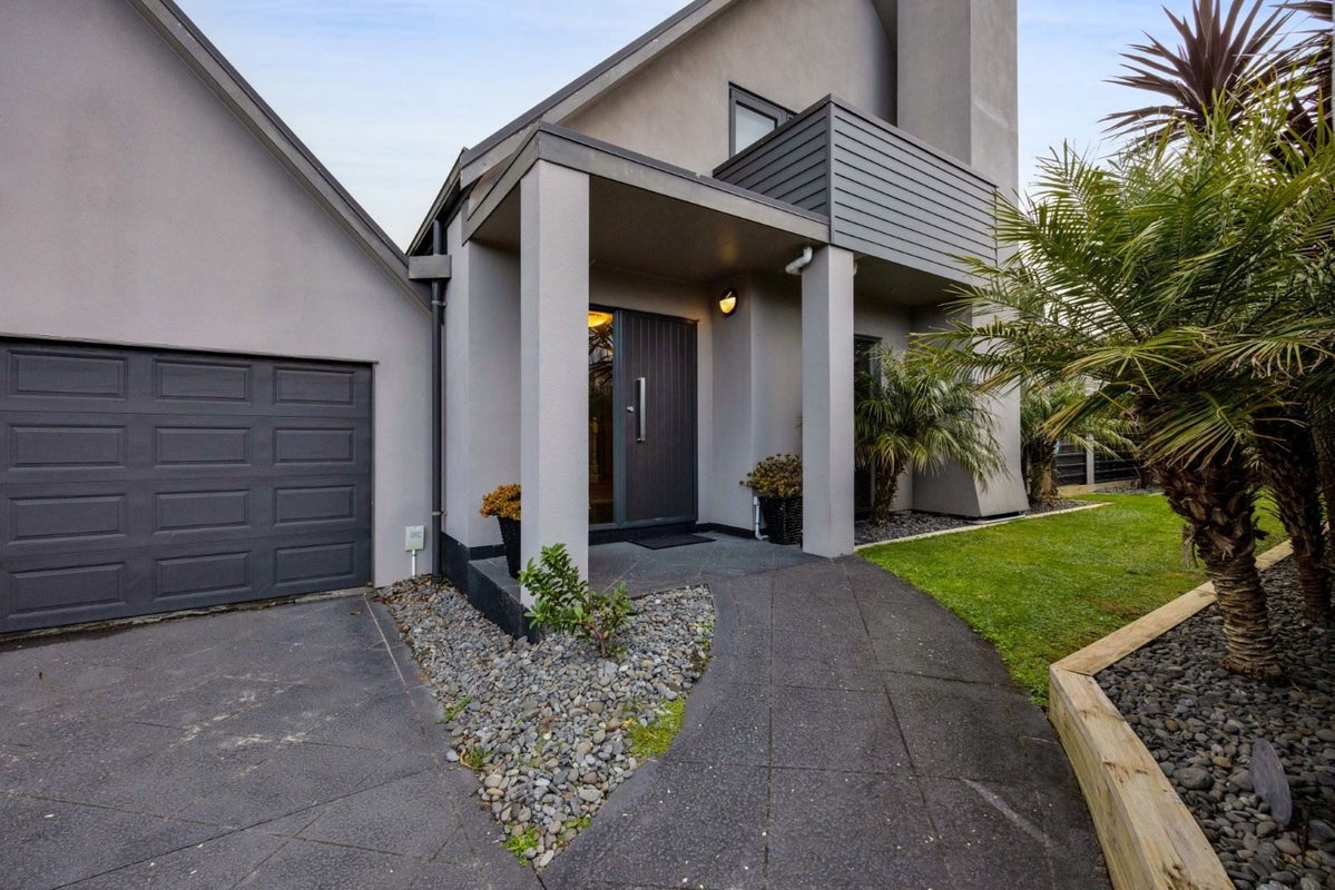 28 Karamea Street, Whalers Gate, New Plymouth - Carousel 1
