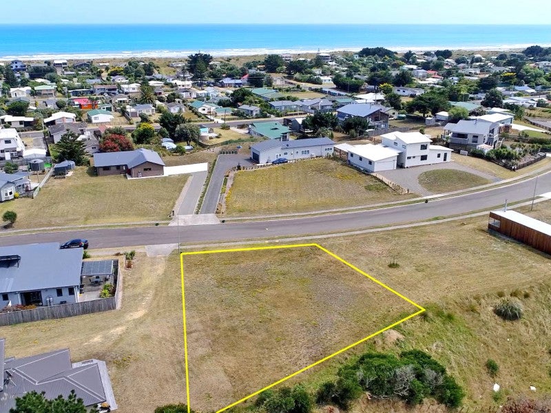 17 Taonui Street, Waitarere Beach, Levin - Carousel 1