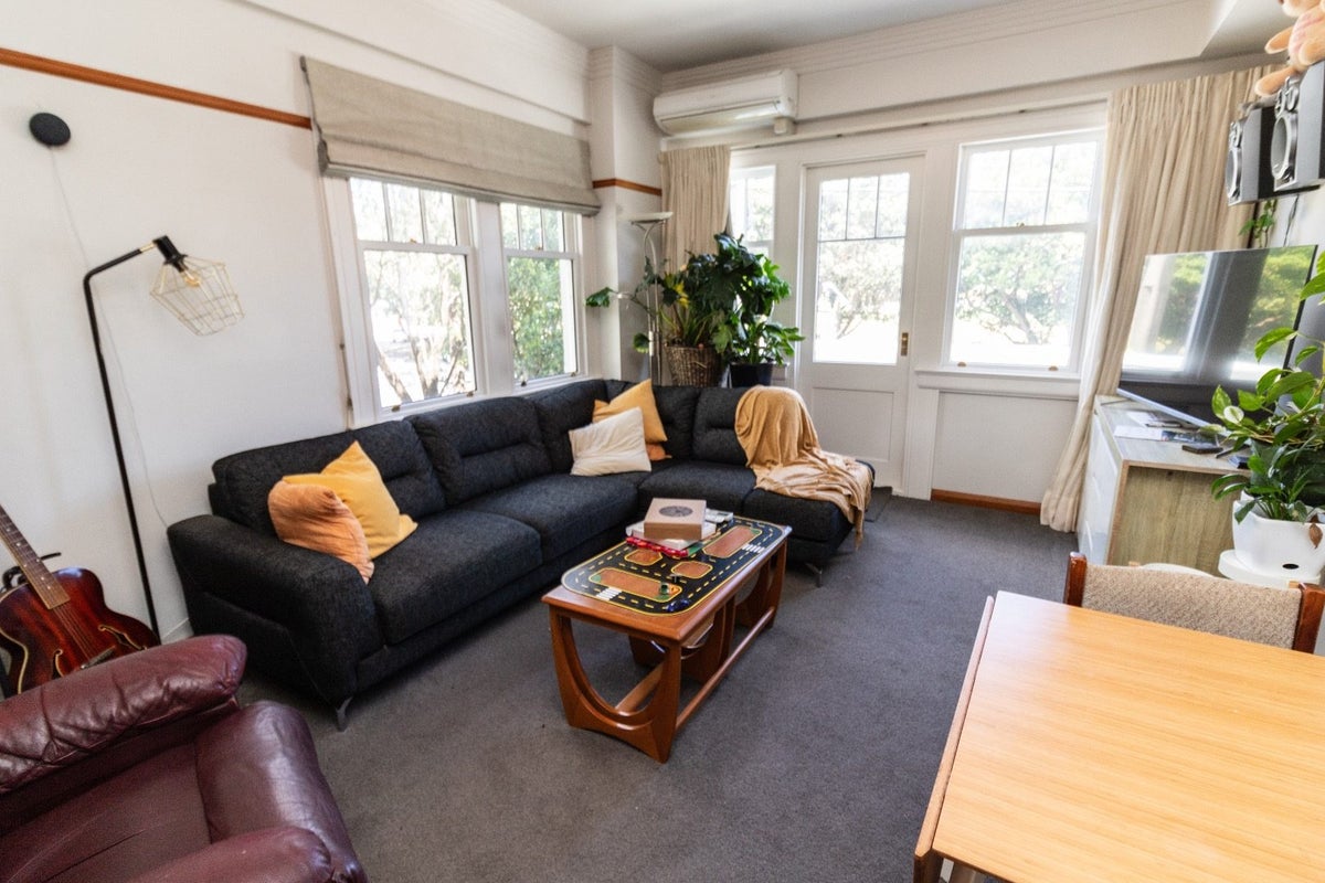 1/11 Dufferin Street, Mount Cook, Wellington - Carousel 2