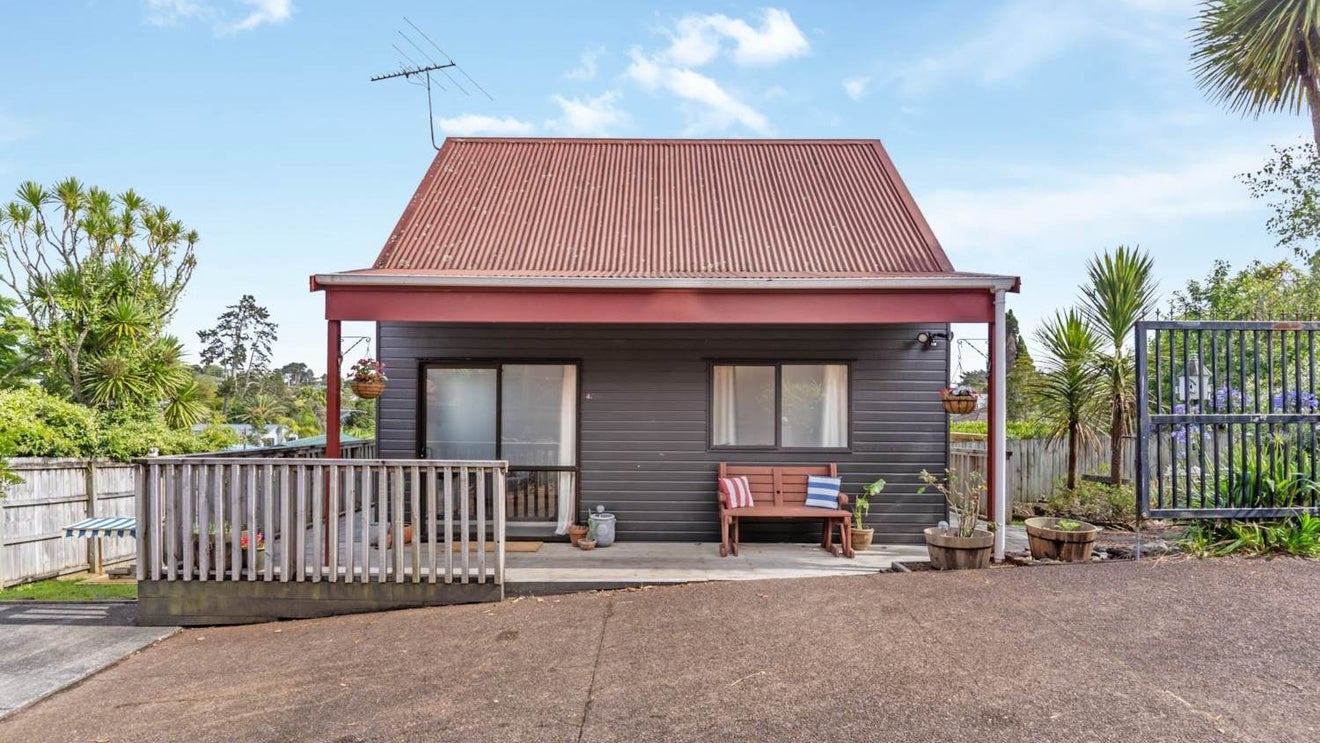 4/76 Kaurilands Road, Titirangi, Auckland - Carousel 1