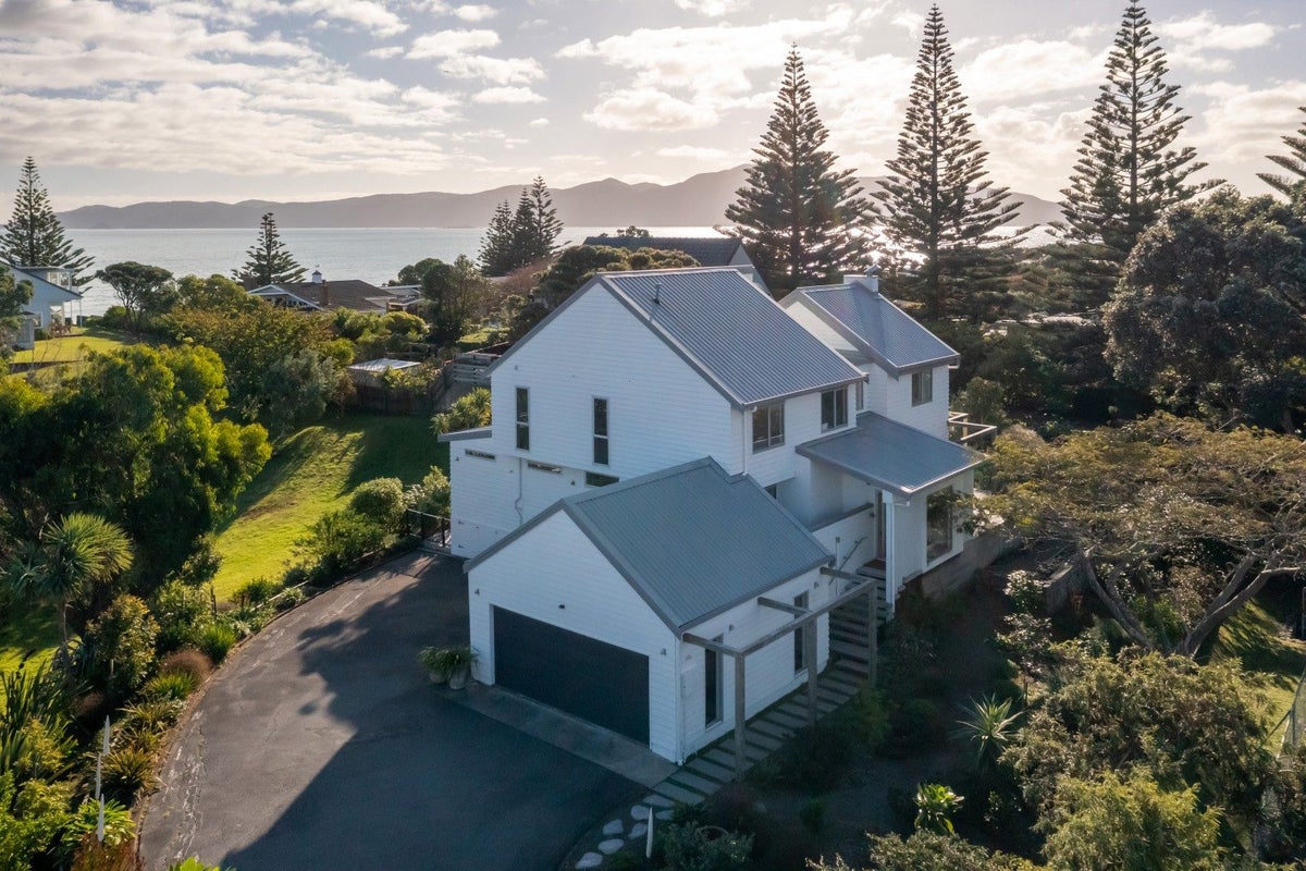 5 Wharemauku Road, Raumati Beach, Paraparaumu - Carousel 2